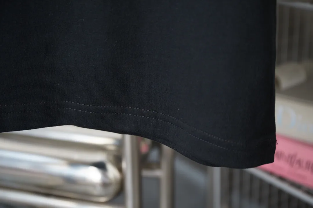 🅿️200 Ch*ome Hearte 25SS early spring new model, hollow embroidered collar and short sleeves with heart, light luxury, essential item for daily commuting for men and women, correct version, welcome to compare, detailed features · 320g 100% pure cotton double yarn jersey fabric · Custom dyed in the same vat, special thickened 32 count double-ply 1X1 thread · Imported Tajima machine embroidery hollow embroidered heart pattern · Garment wash · Double-needle sewing and cross-seam technology · Original main mark, washed tag, brand moisture-proof paper packaging Color: black/white Size: S/M/L/XL